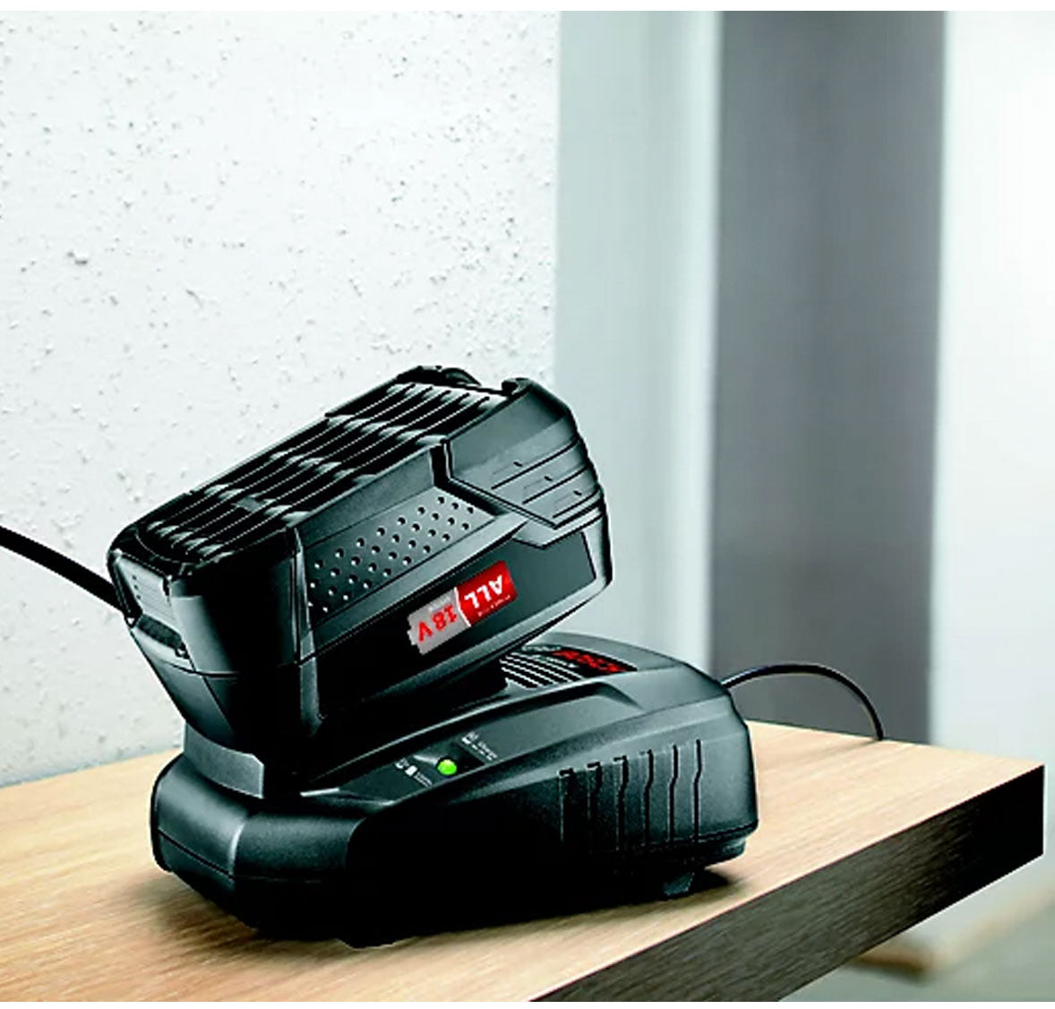 Bosch Power Tool Battery 18V 4.0Ah Li-ion Garden DIY Projects Excellent Run Time - Image 2