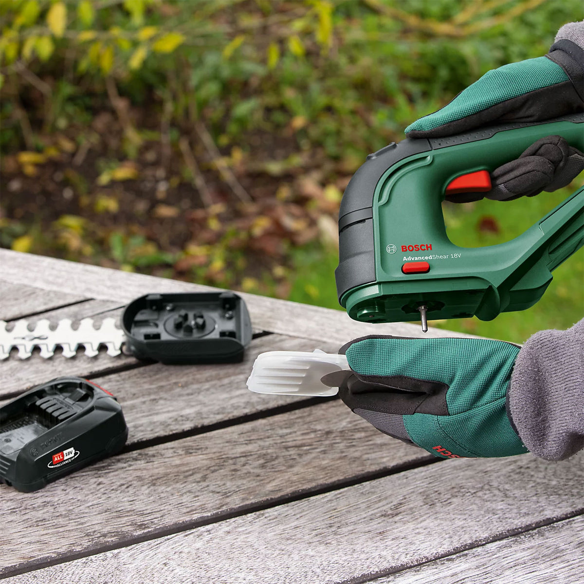 Bosch Cordless Hedge Trimmer Grass Shear 20cm 18V 2Ah AdvancedShear - Image 6