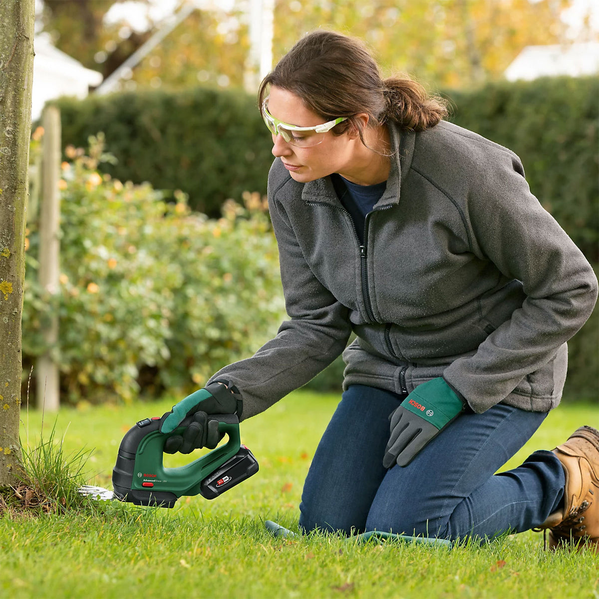 Bosch Cordless Hedge Trimmer Grass Shear 20cm 18V 2Ah AdvancedShear - Image 8