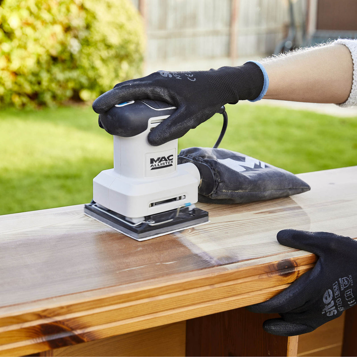 Mac Allister 1/4 Sheet Sander Electric MQSS220 Soft Grip Ergonomic Compact 220W - Image 2