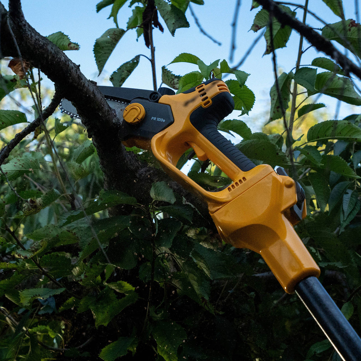 Stiga Cordless Pruning Chainsaw PR100e 20V 2Ah Li-Ion 120mm Garden Saw - Image 2