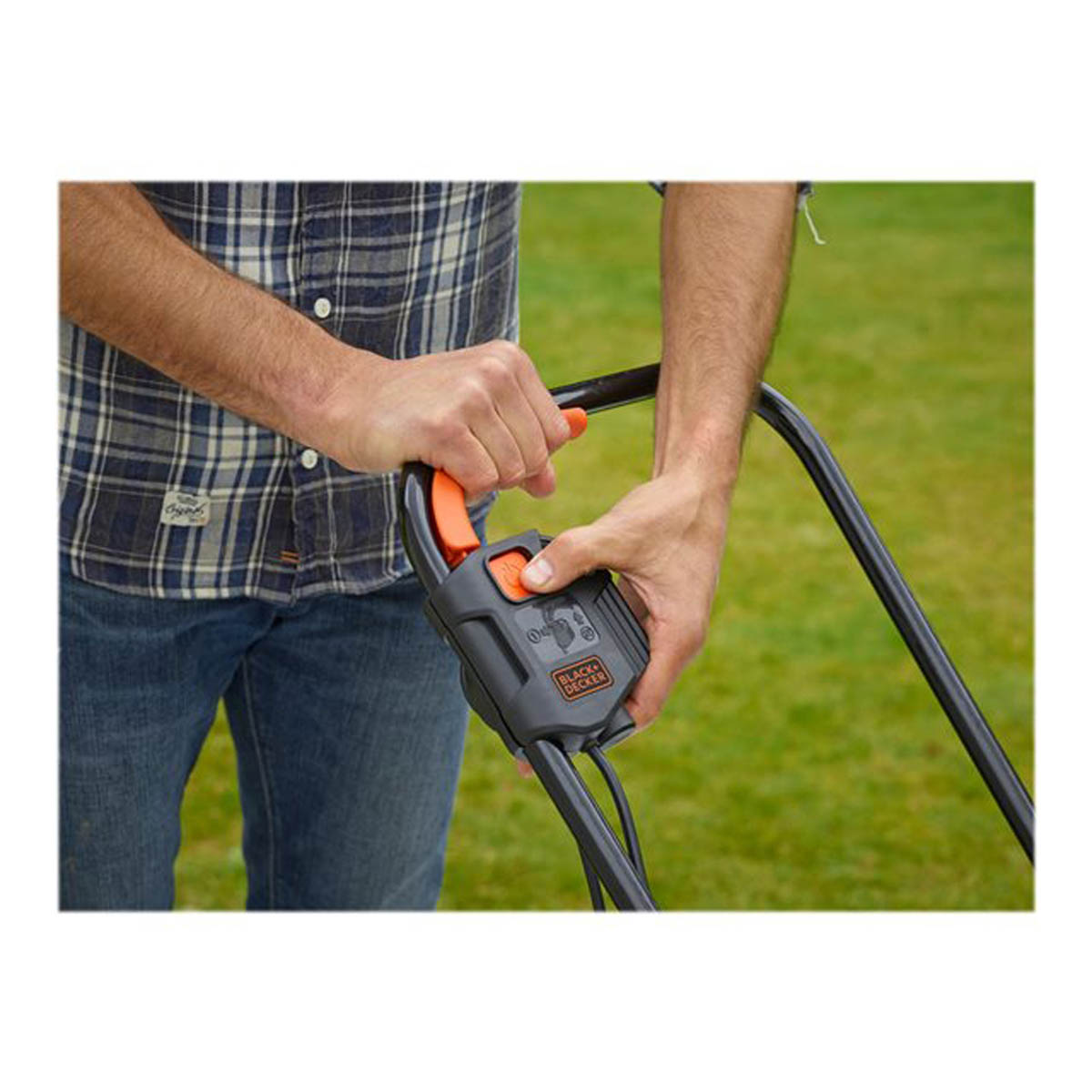 BLACK + DECKER Lawnmower 32cm Corded Compact Adjustable Height 35L 1200W - Image 2