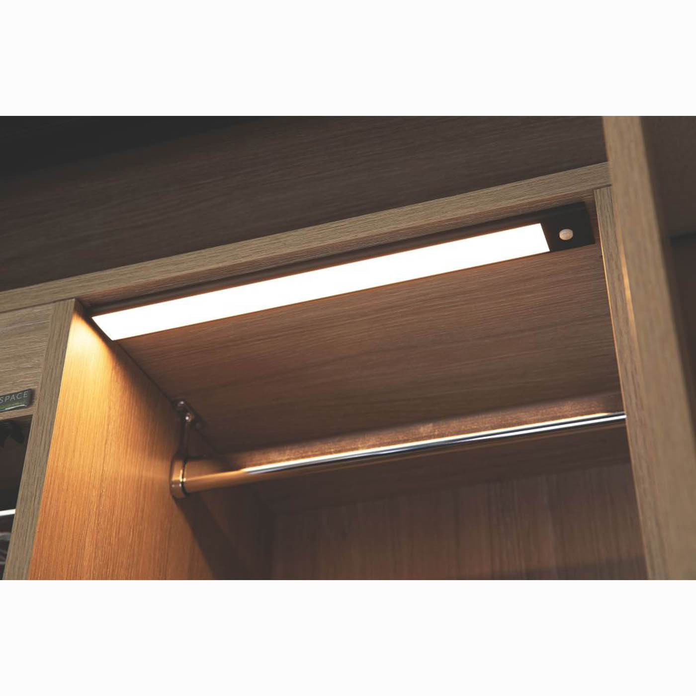 VEW Cabinet Light Bar LED PIR Sensor Slim Black Rechargeable Battery 750mm - Image 1