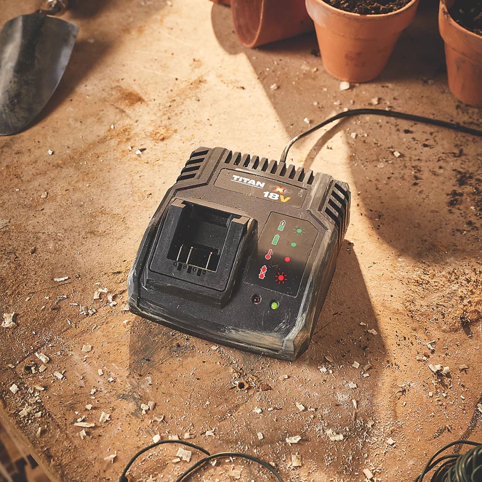 Titan Fast Battery Charger 18V TTB805CHR Li-Ion TXP Powerful Compact 240V 4A - Image 2