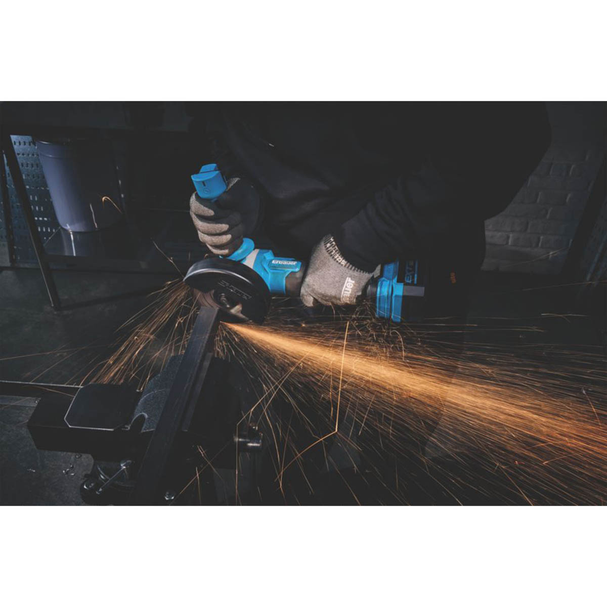 Erbauer Angle Grinder ERI1082GRD Cordless Compact 18V Li-Ion EXT 4.5" Body Only - Image 4