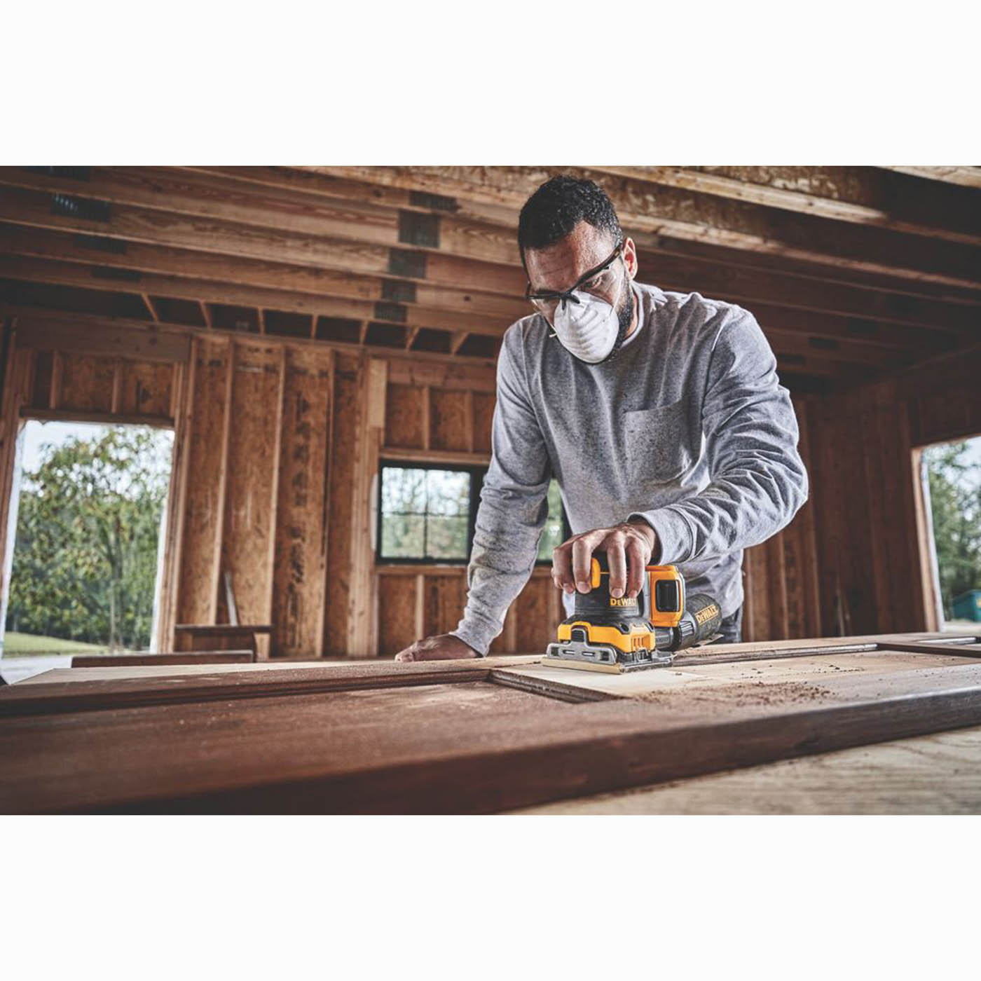DEWALT Cordless Random Orbital Sander DCW200N-XJ 18V Li-Ion XR Body Only - Image 4