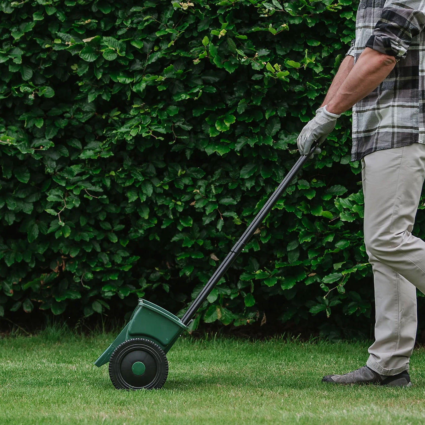 Westland Lawn Drop Spreader Wheeled Seed Fertiliser Spreader 41cm - Image 4