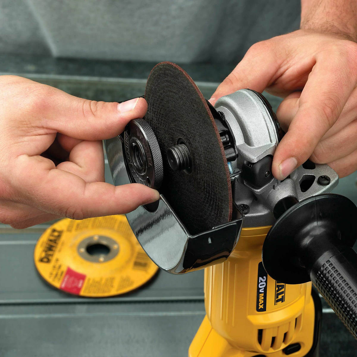 DeWalt Angle Grinder Cordless 18V 2x4Ah Li-ion DCG412M2-GB Compact 125mm - Image 3