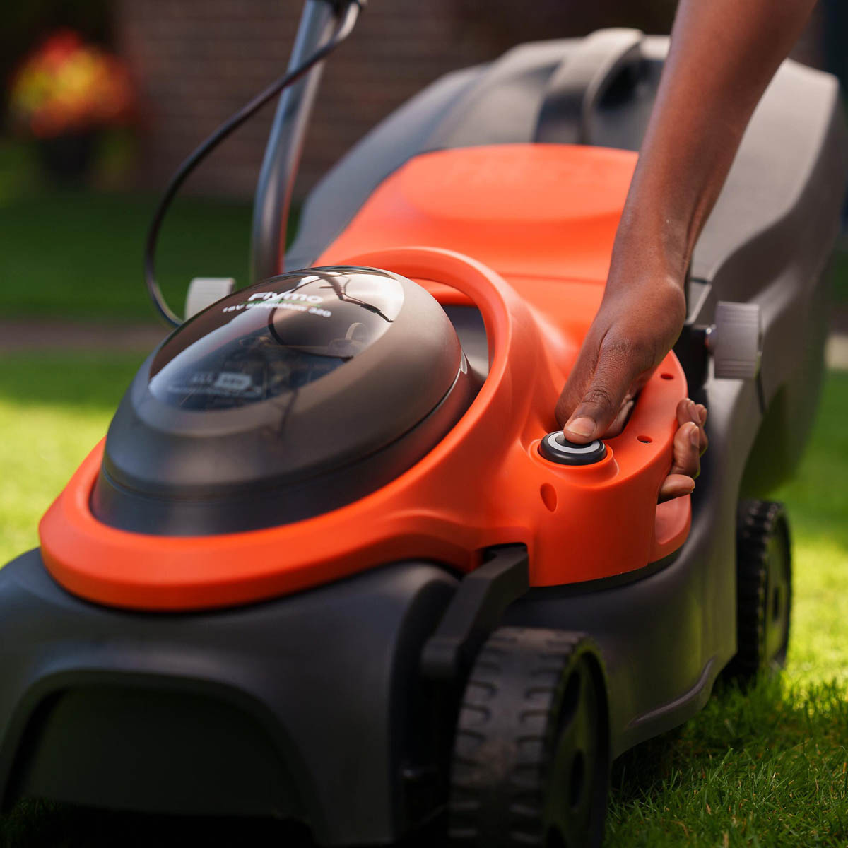 Flymo Lawnmower Cordless 18V 4Ah Li-ion 18VSimplimow320Kit  Rotary Grass Cutter - Image 3