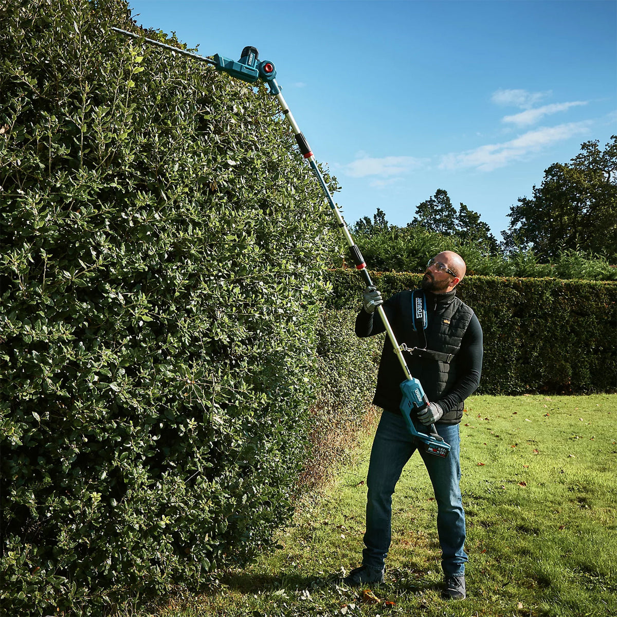 Erbauer Hedge Trimmer ERI1024GHT 18V Cordless 550mm Garden Cutter Body Only - Image 2