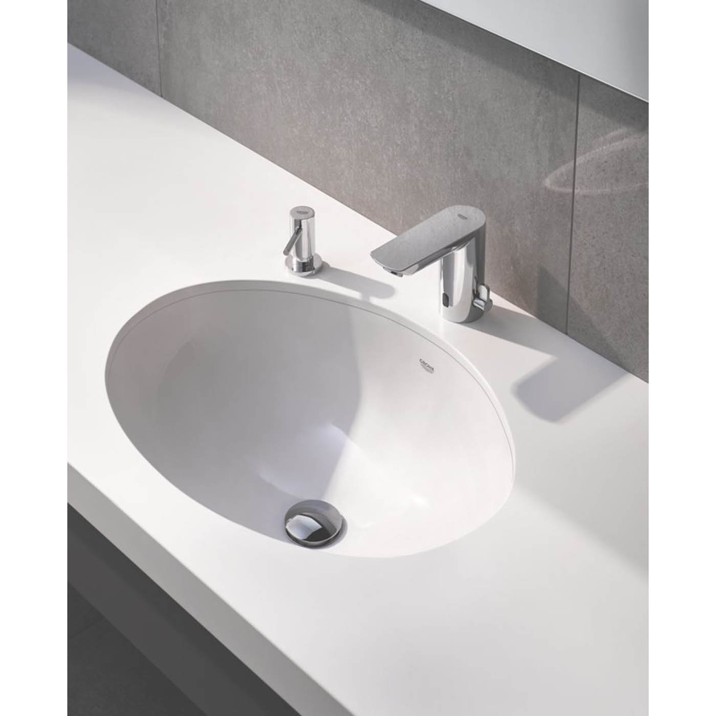 Grohe Slotted Waste Set with Push-Open Plug - Image 2