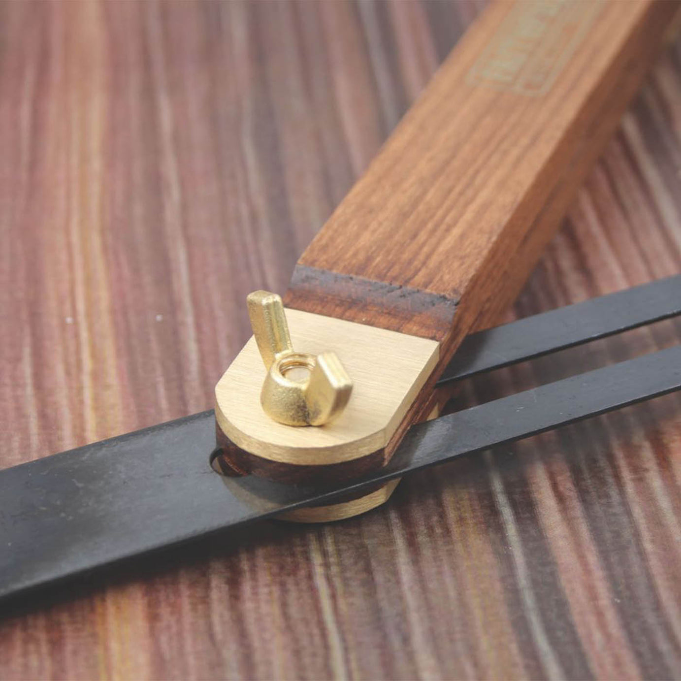 Faithfull Sliding Bevel Gauge Adjustable Carbon Steel Blade Wood Handle 266mm - Image 3