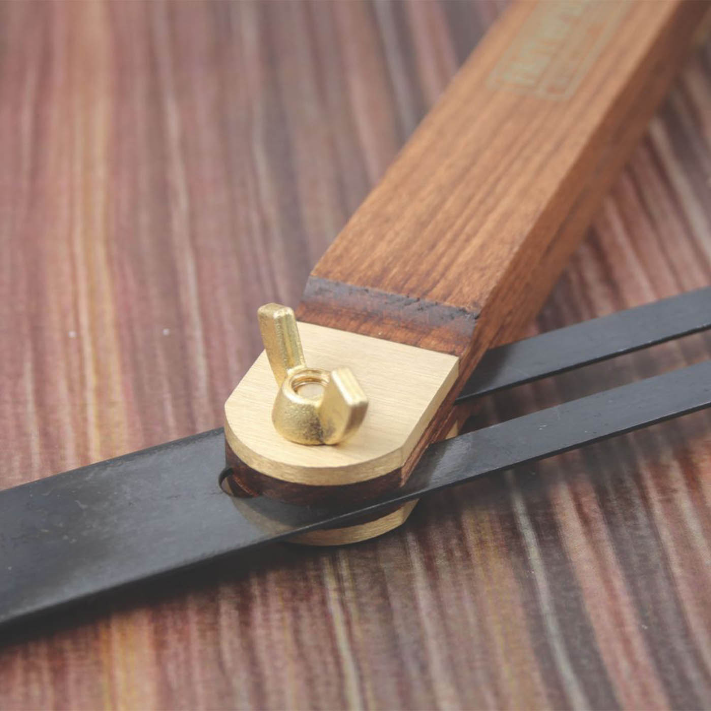 Faithfull Sliding Bevel Gauge Adjustable Carbon Steel Blade Wood Handle 266mm - Image 3