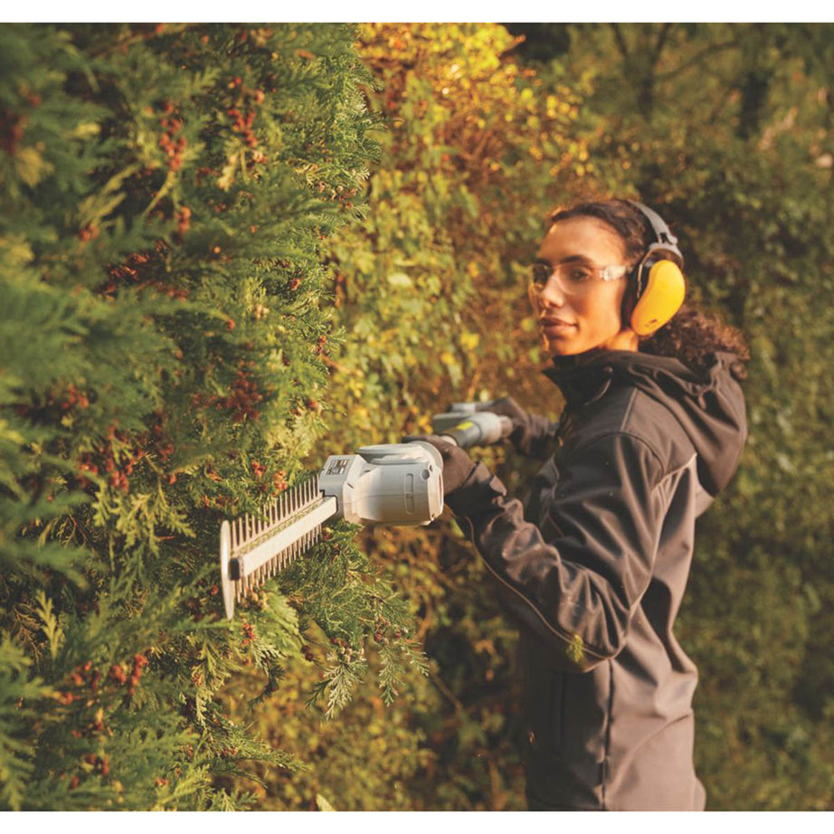 Titan Pole Hedge Trimmer Cordless 45cm 18V Li-Ion TXP Telescopic - Body Only - Image 3