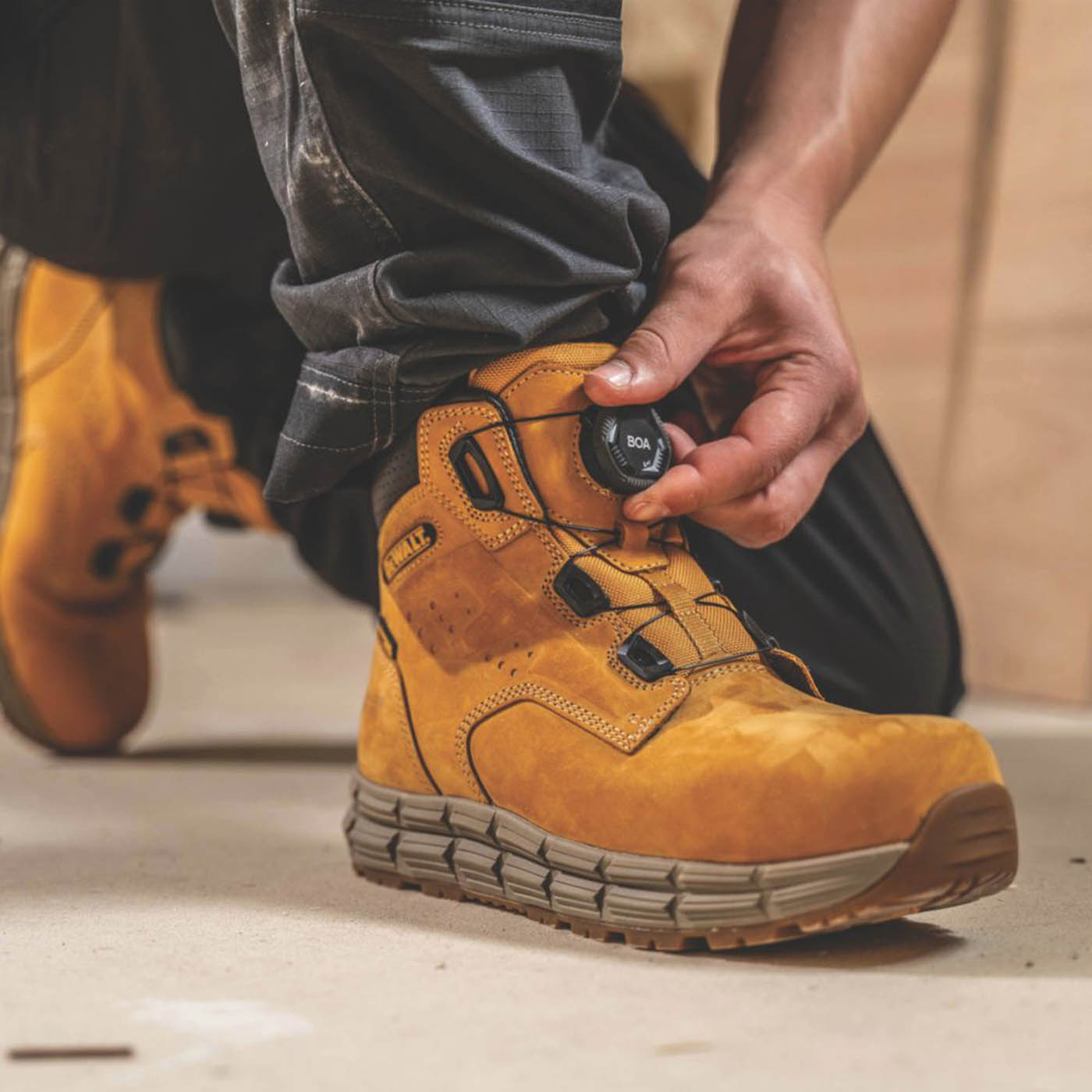 DeWalt Safety Boots Mens Standard Fit Brown Waterproof Shoes Steel Toe Size 9 - Image 2