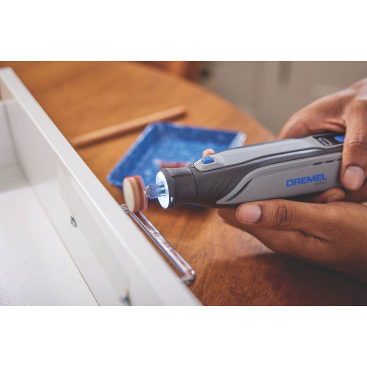 Dremel 8150 7.2V 1 x 2.0Ah Li-Ion  Brushless Cordless Multi-Tool with Accessories 21 Piece Set - Image 5