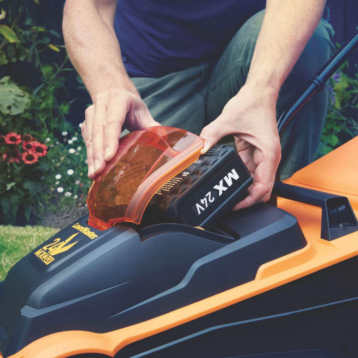 LawnMaster Rotary Lawnmower CLM2432K-01 Cordless 24V 32cm 4Ah Battery - Image 4