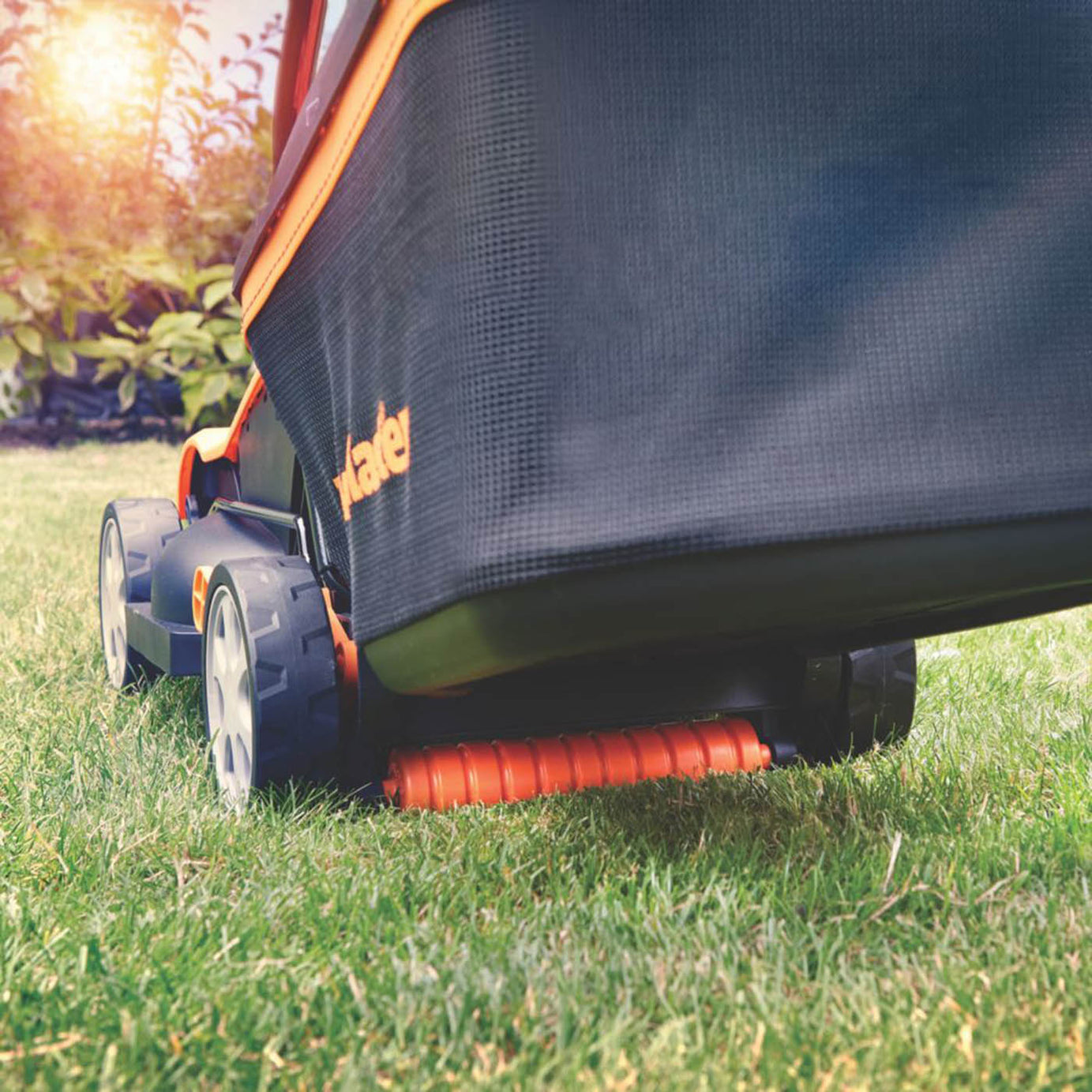 LawnMaster Rotary Lawnmower CLM2432K-01 Cordless 24V 32cm 4Ah Battery - Image 5