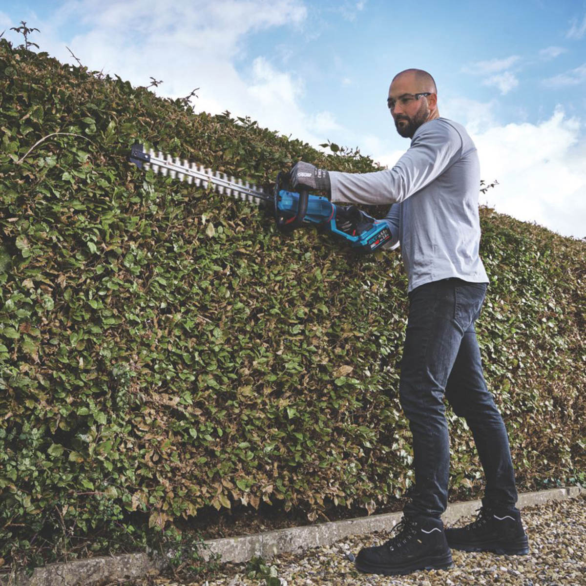 Erbauer Hedge Trimmer Cordless 55cm ERI1024GHT 18/36V Li-Ion EXT-Body Only - Image 4