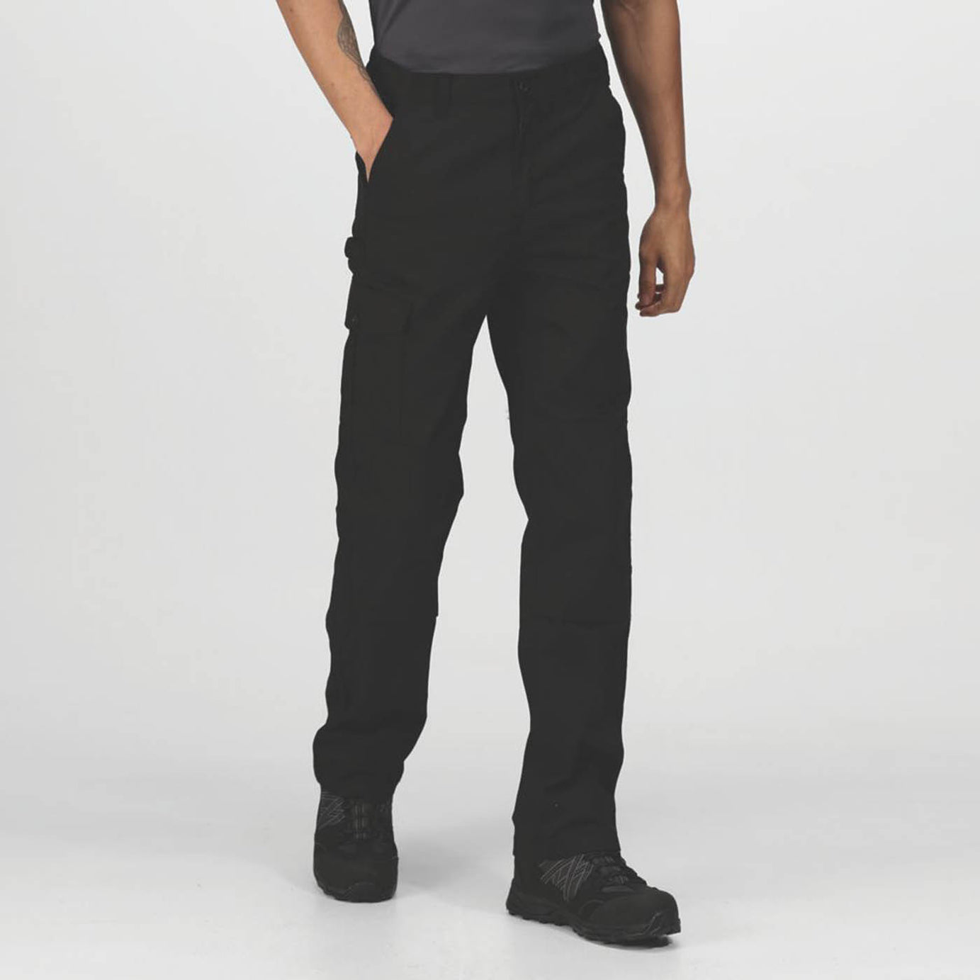 Regatta Pro Mens Work Trousers Black Cargo Classic Fit Multi Pockets 42" W 29" L - Image 3